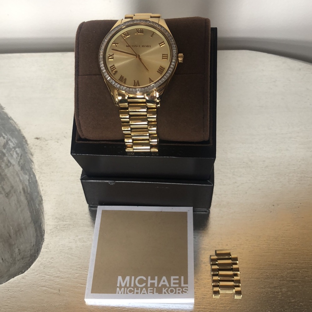 Michael Kors Unisex Gold Watch - Picture 3 of 6
